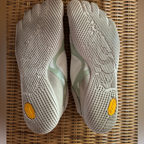 Vibram five fingers - Picture 3 of 4